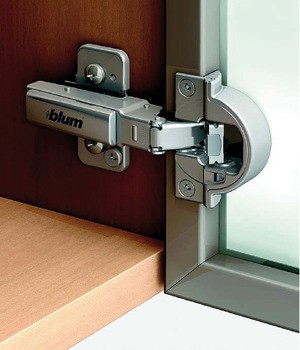 Blum 71B950A soft-close alukaderscharnier, voorliggend